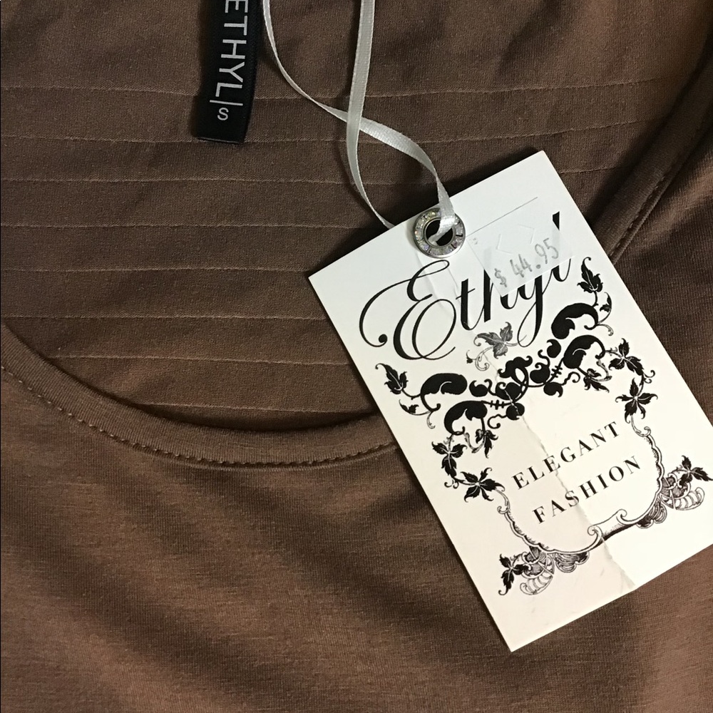 NWT Ethyl Brown Pleated Short Sleeves Top. Size Small - Picture 9 of 9